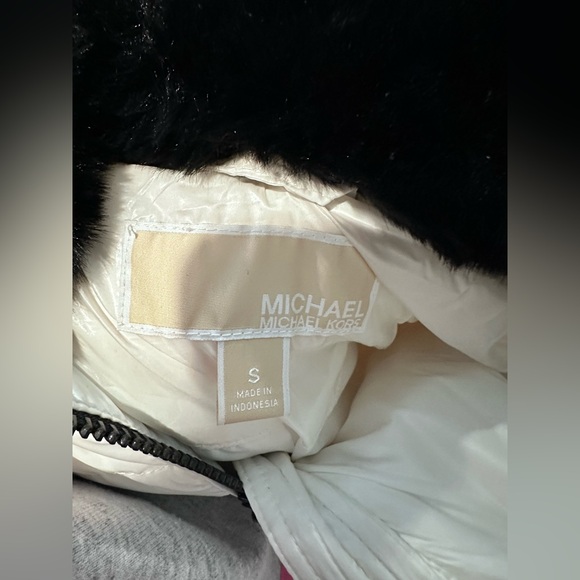 Micheal Micheal Kors faux fur white puffer quilted nylon coat w/belt plus scarf - Picture 11 of 11
